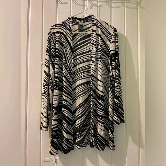 Chico’s travelers cardigan-size 2 US 12-14 like new - Picture 1 of 5